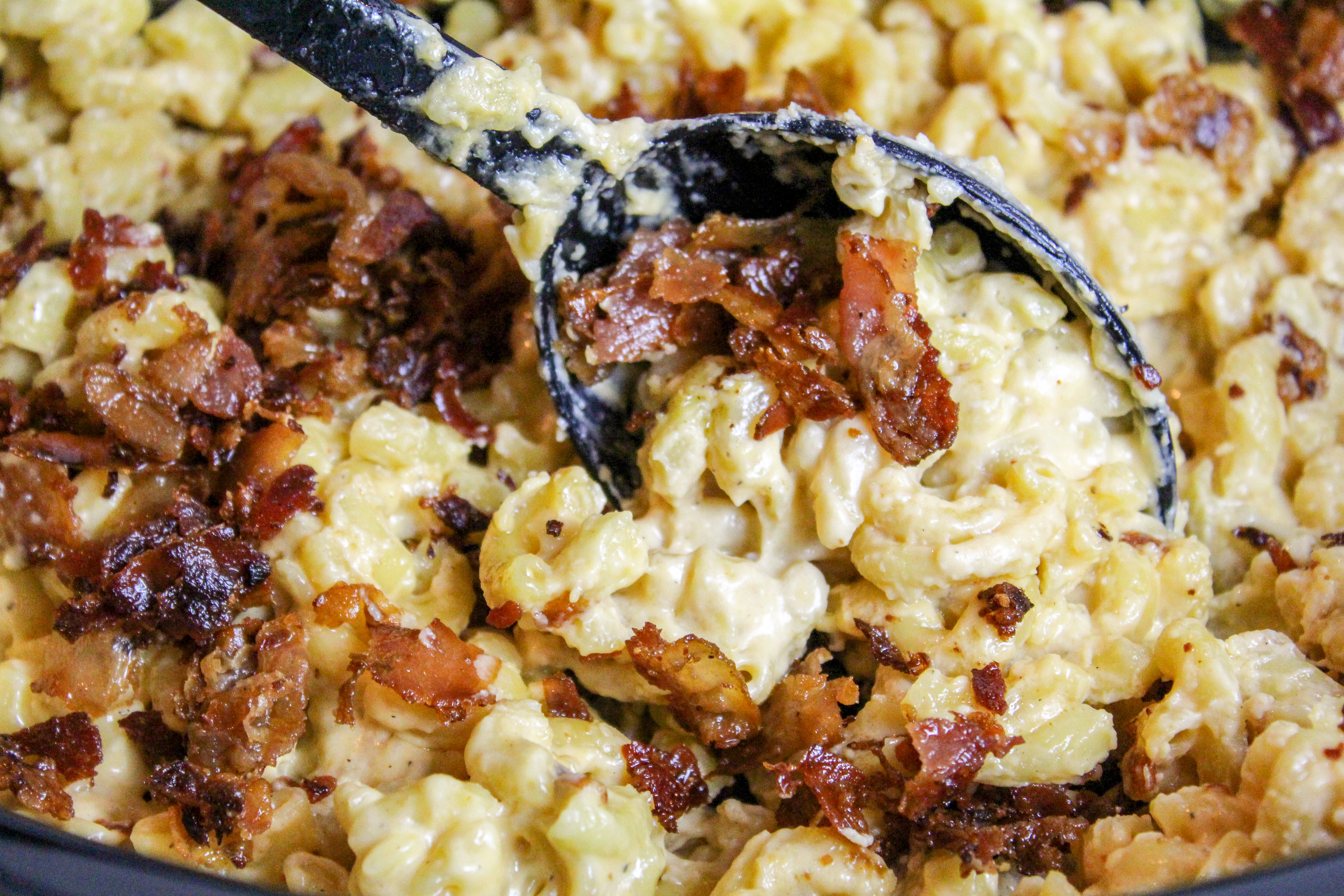 Slow Cooker Cream Mac and Cheese with Bacon